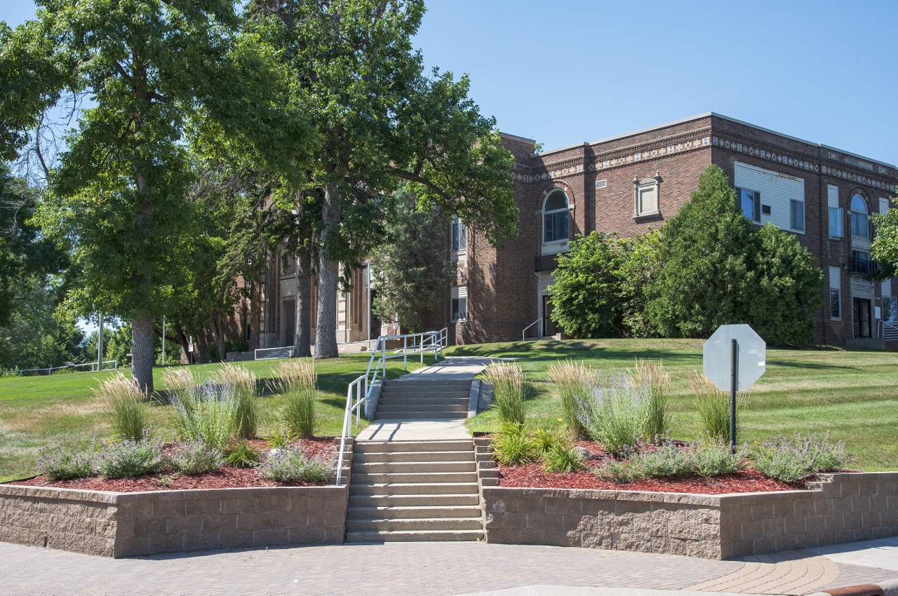 Raspberry Ridge Apartments in Hopkins, MN